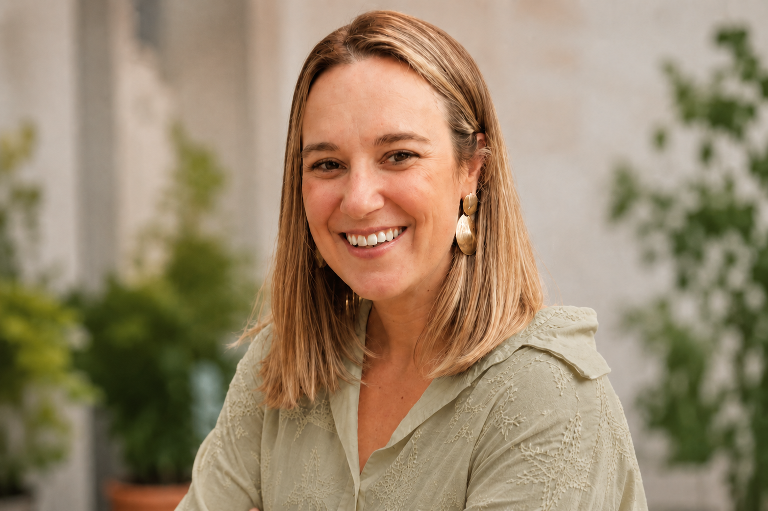 Dr. Tine Caeyers